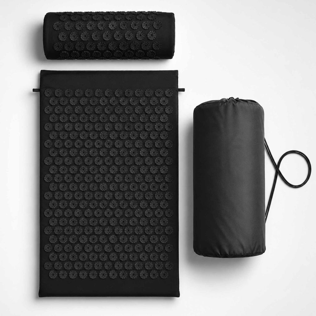 Kit complet SERALYA avec tapis d’acupression noir, coussin cervical et sac de transport.